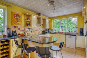 Kitchen/Breakfast Room- click for photo gallery